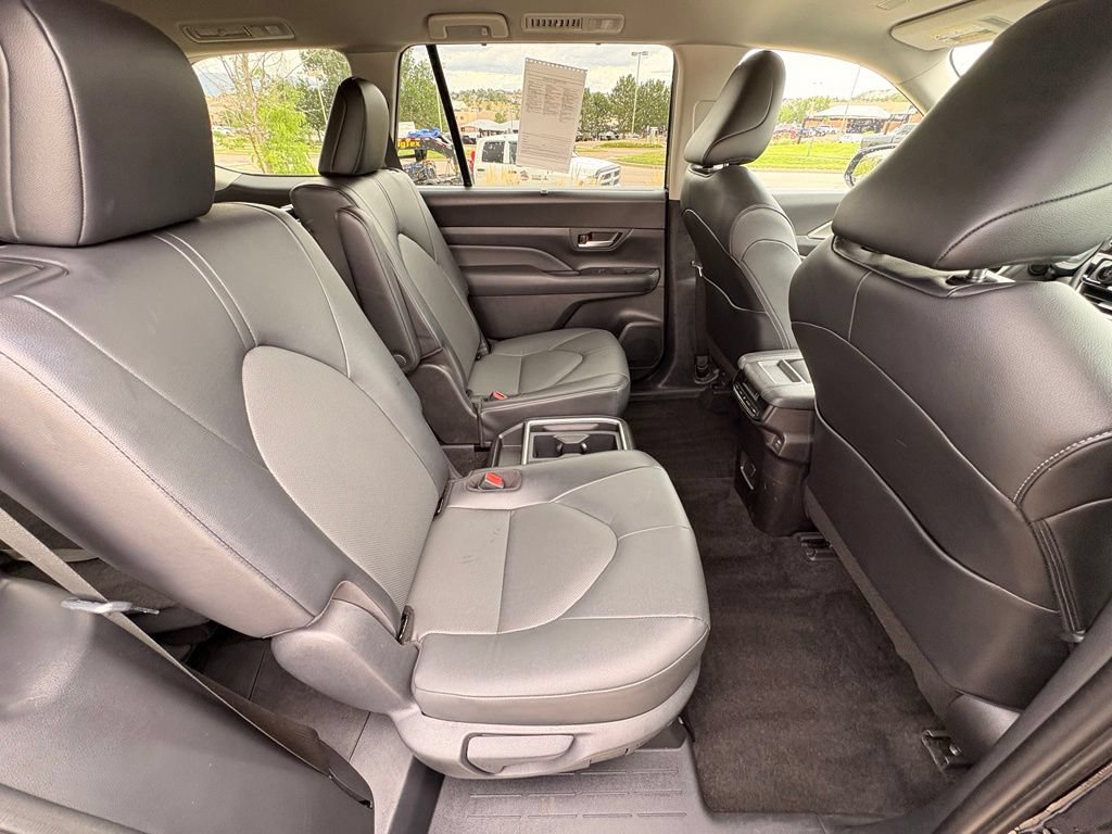 Used 2025 Toyota Grand Highlander AWD image 29