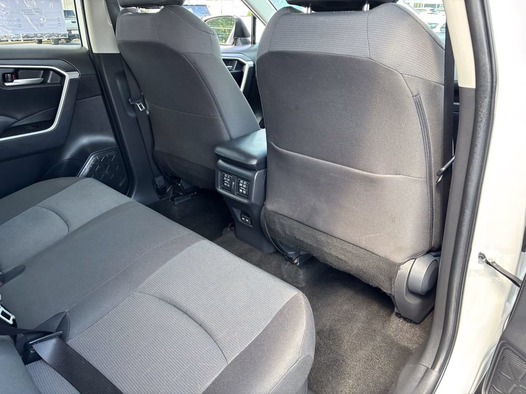 Used 2025 Toyota RAV4 XLE AWD/4WD image 39
