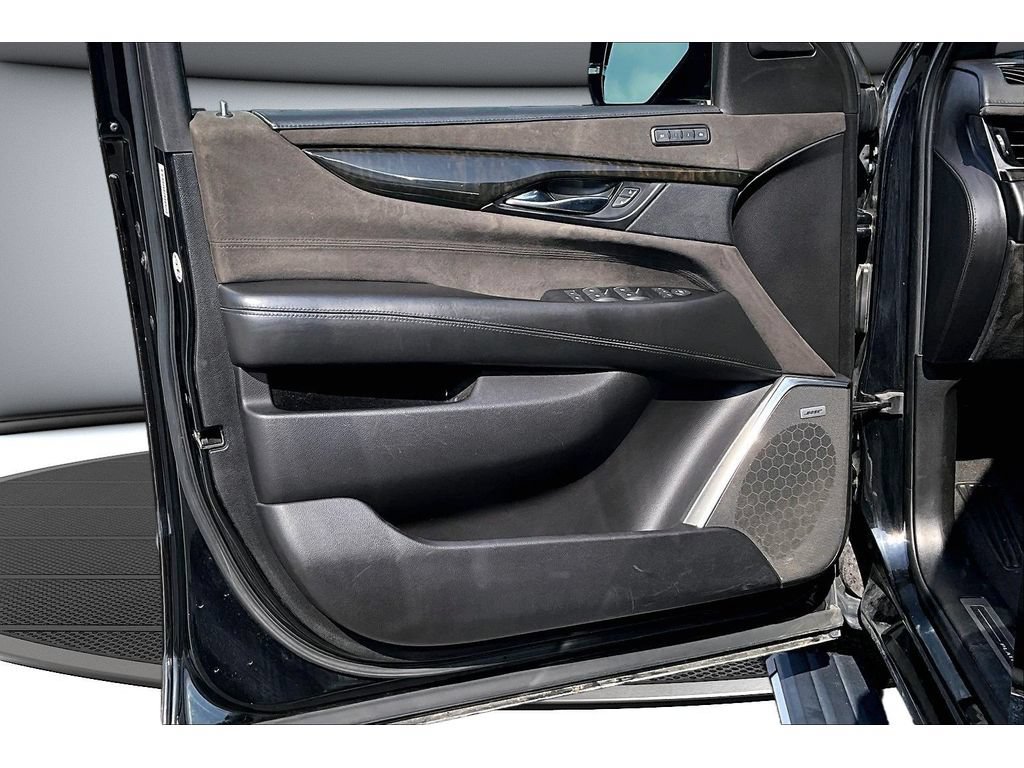 Used 2019 Cadillac Escalade ESV Platinum AWD/4WD image 32