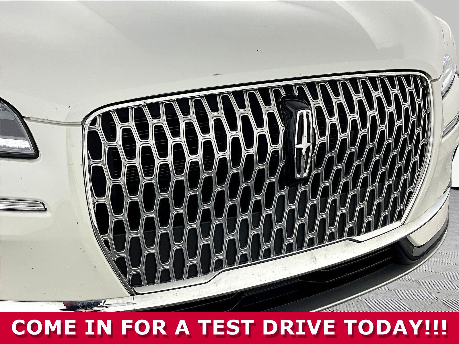 Used 2024 Lincoln Corsair FWD image 30