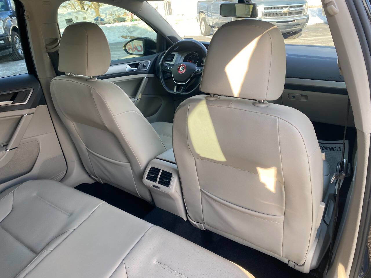 Used 2015 Volkswagen Golf TDI SE image 28