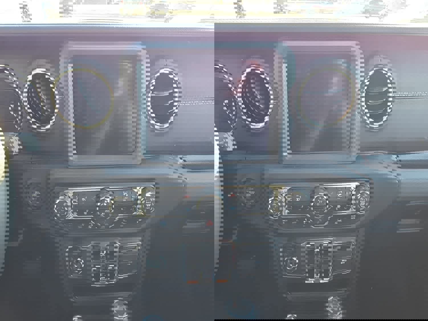 Used 2023 Jeep Wrangler Sahara w/ Cold Weather Group image 15