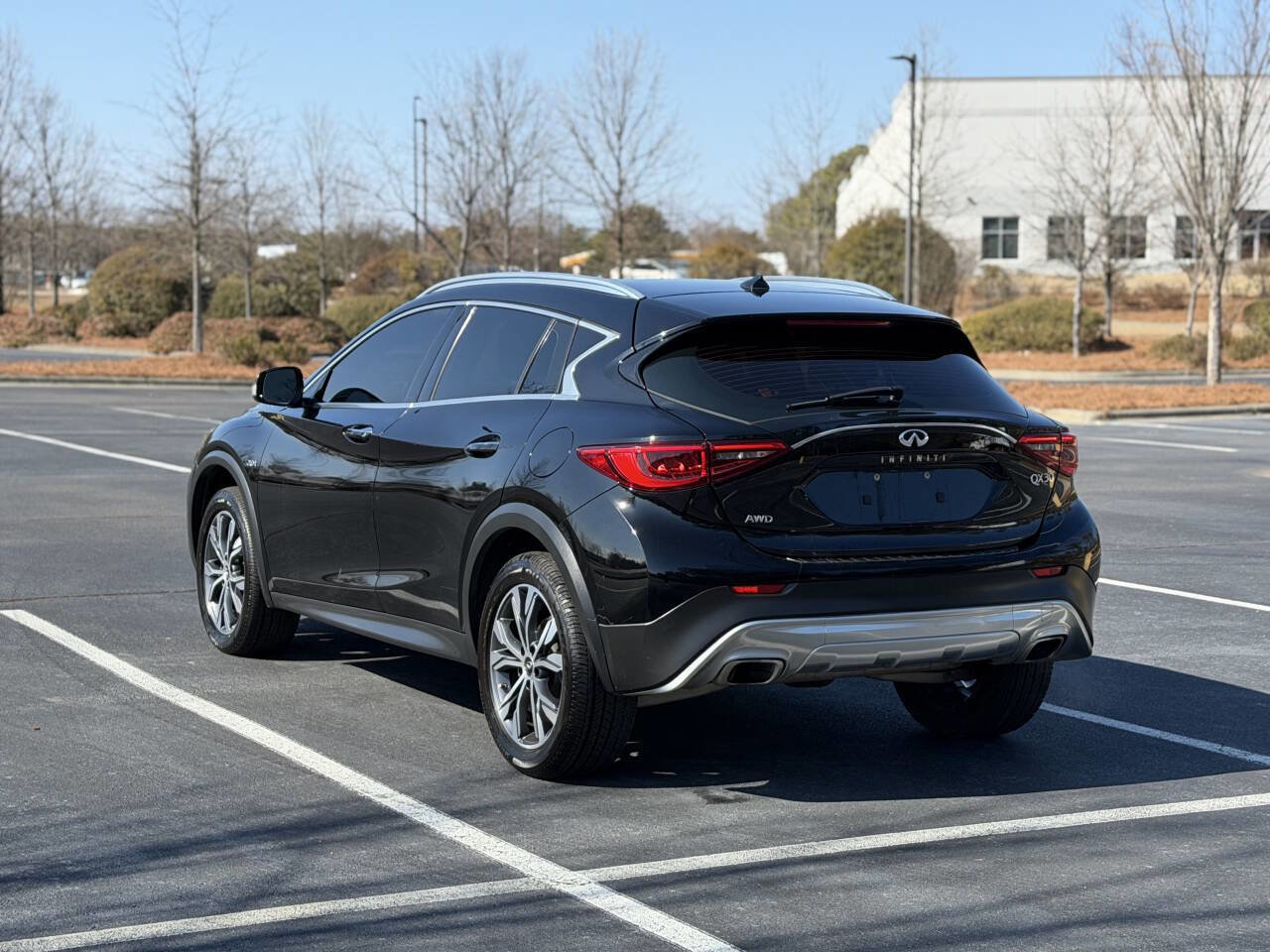Used 2017 INFINITI QX30 Premium image 7