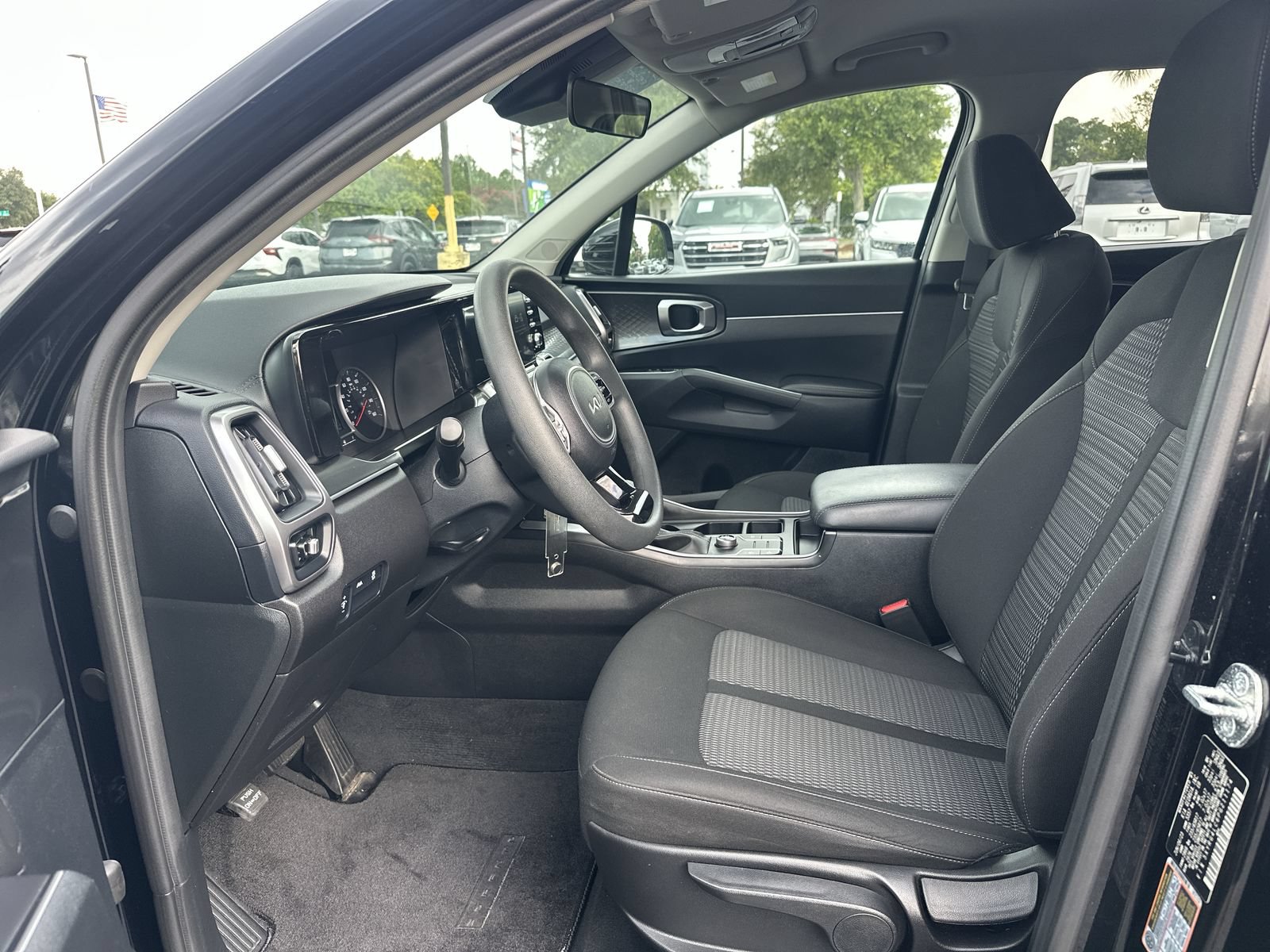 Used 2023 Kia Sorento LX FWD image 16