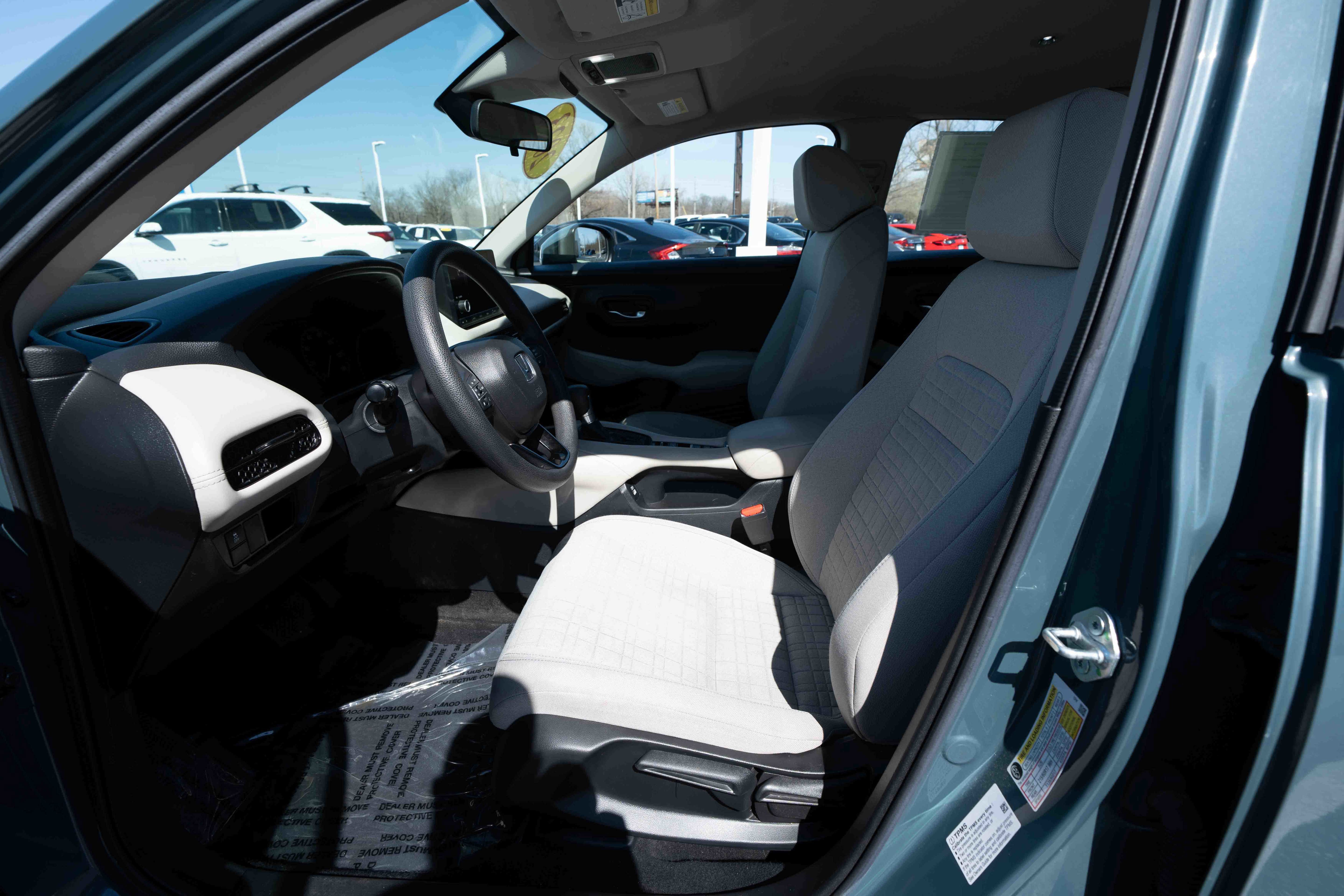 Used 2023 Honda HR-V LX image 9