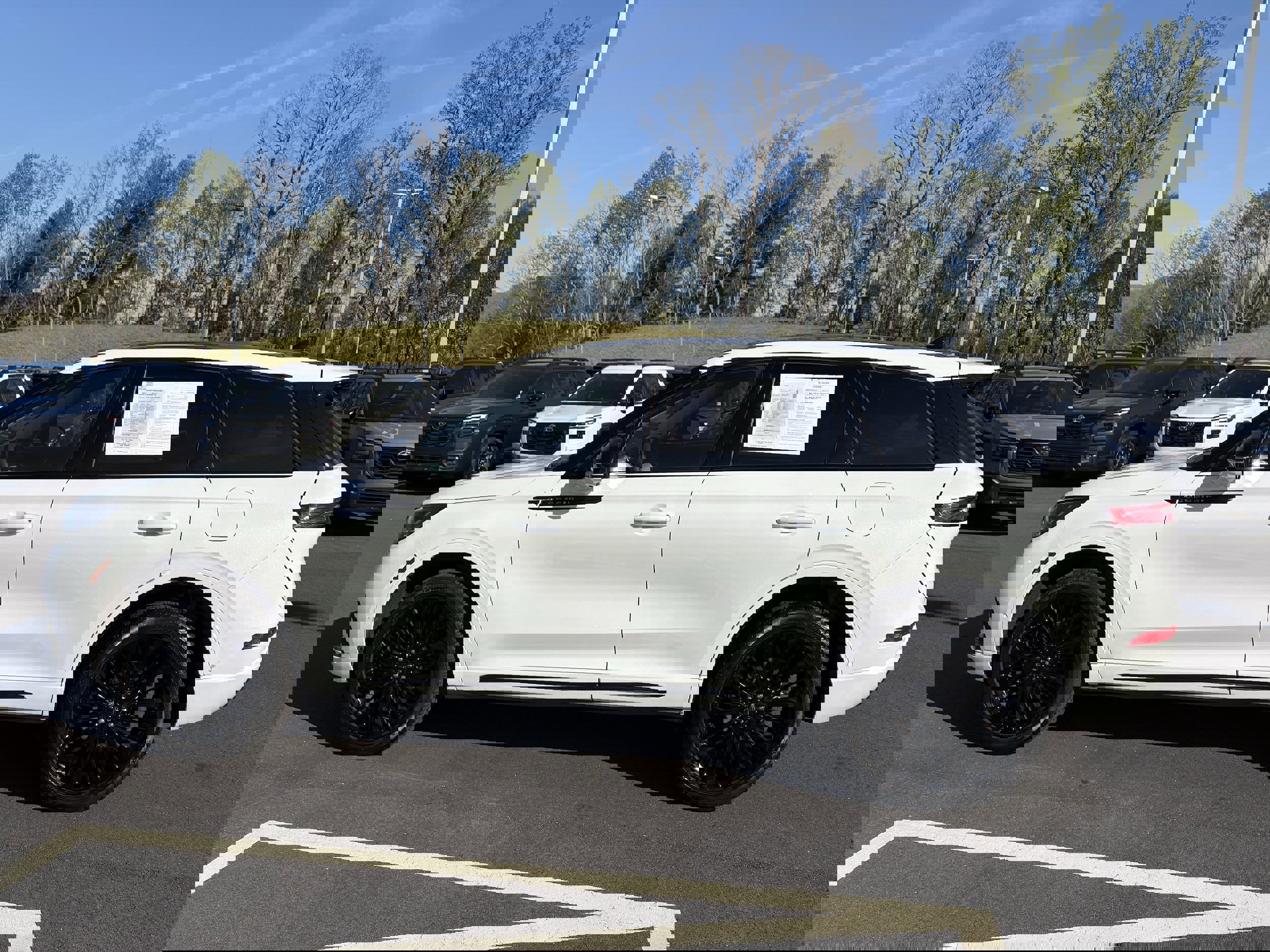 Used 2023 Lincoln Corsair AWD w/ Equipment Group 102A image 5