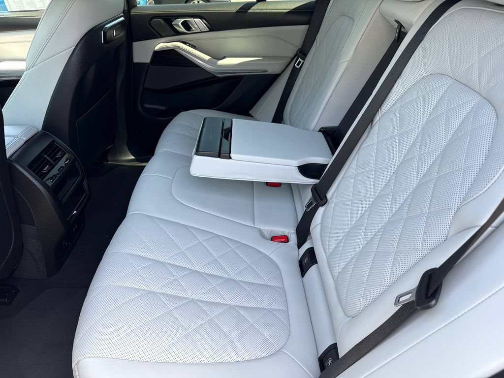 Used 2024 BMW X5 sDrive40i w/ Premium Package RWD image 18