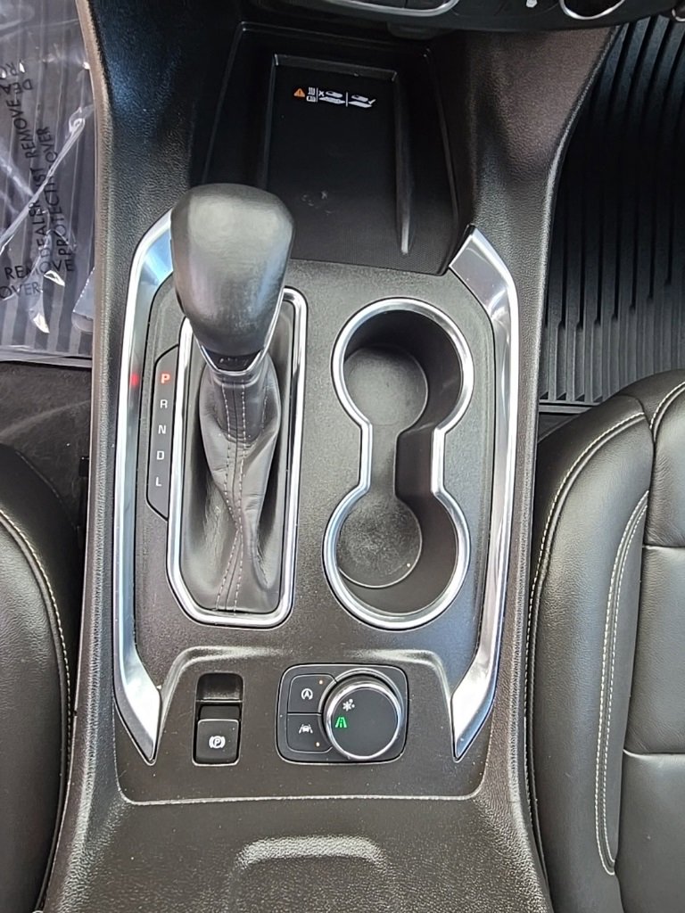 Used 2023 Chevrolet Traverse LT w/ Rear Camera Mirror Package image 27