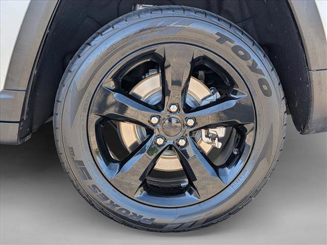 Used 2023 Jeep Grand Cherokee L Laredo AWD/4WD image 24