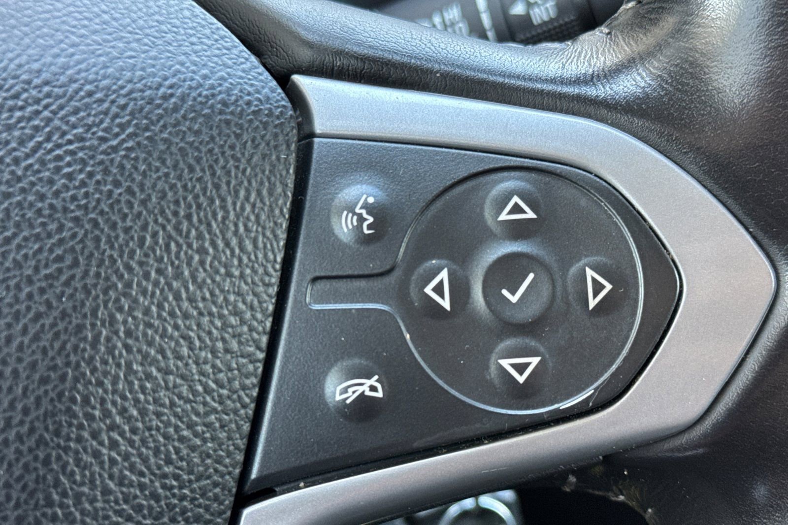 Used 2022 Chevrolet Colorado LT w/ Safety Package image 24