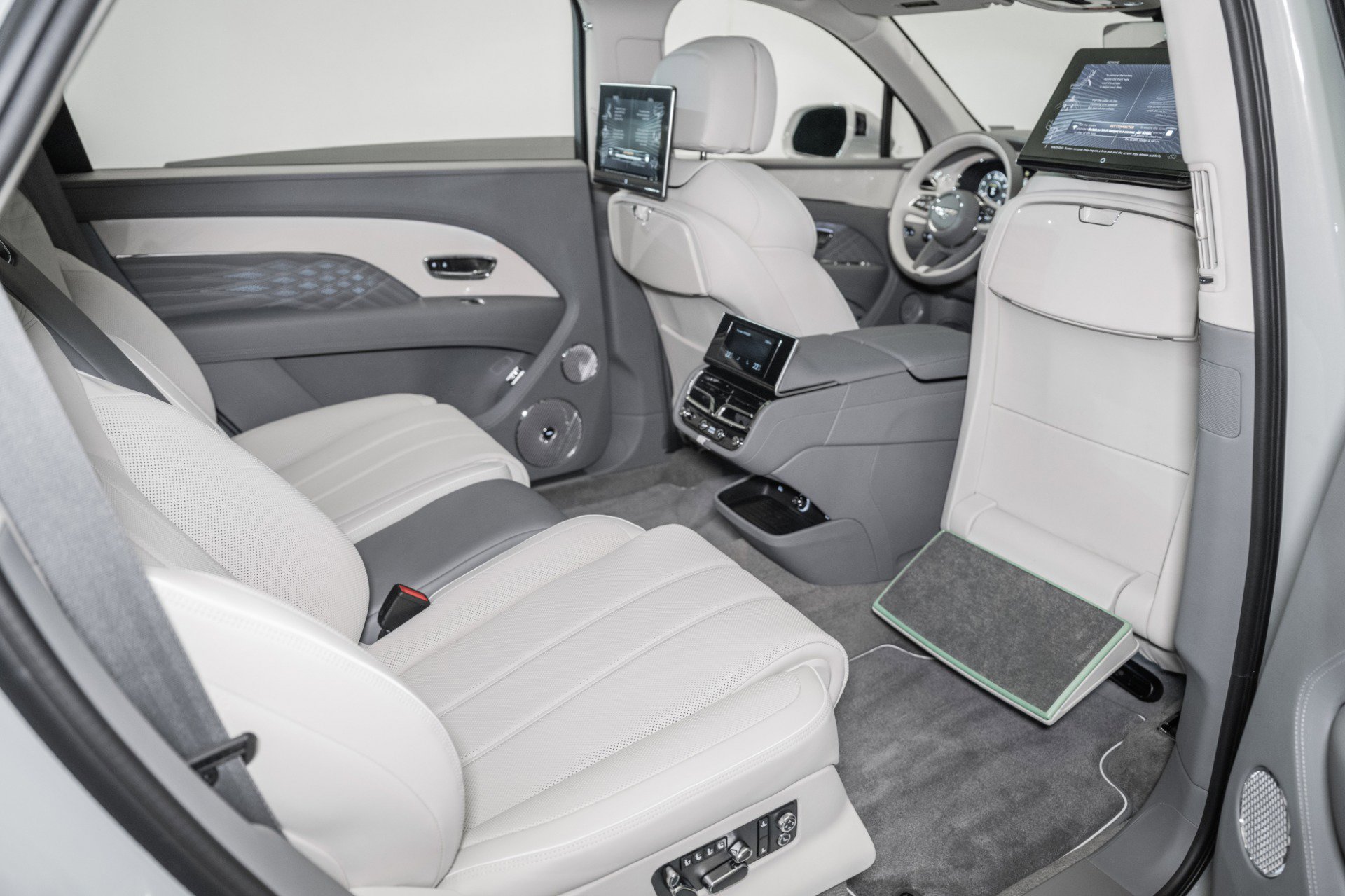 New 2025 Bentley Bentayga Extended Wheelbase image 32