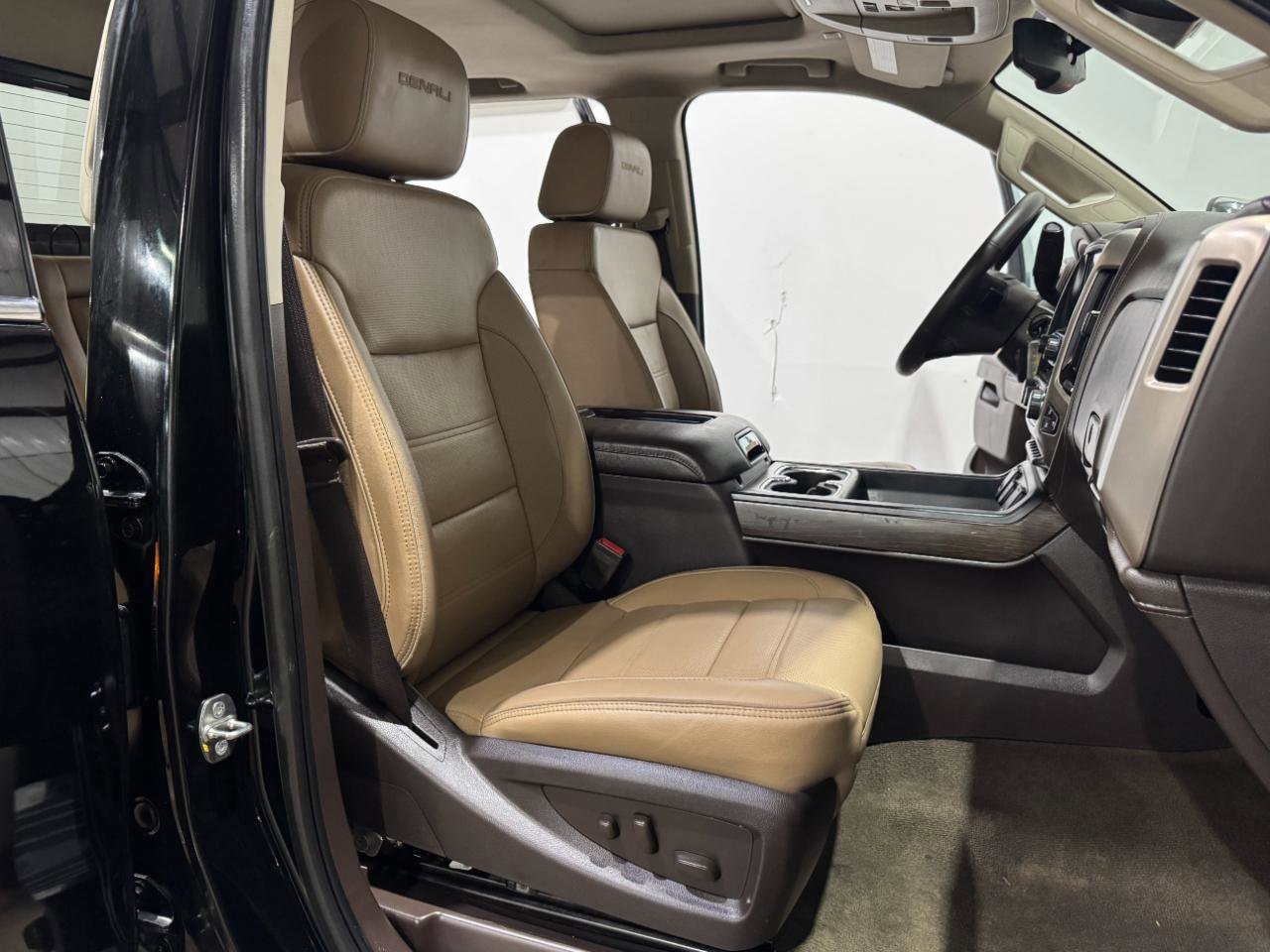 Used 2018 GMC Sierra 3500 Denali w/ Duramax Plus Package AWD/4WD image 12