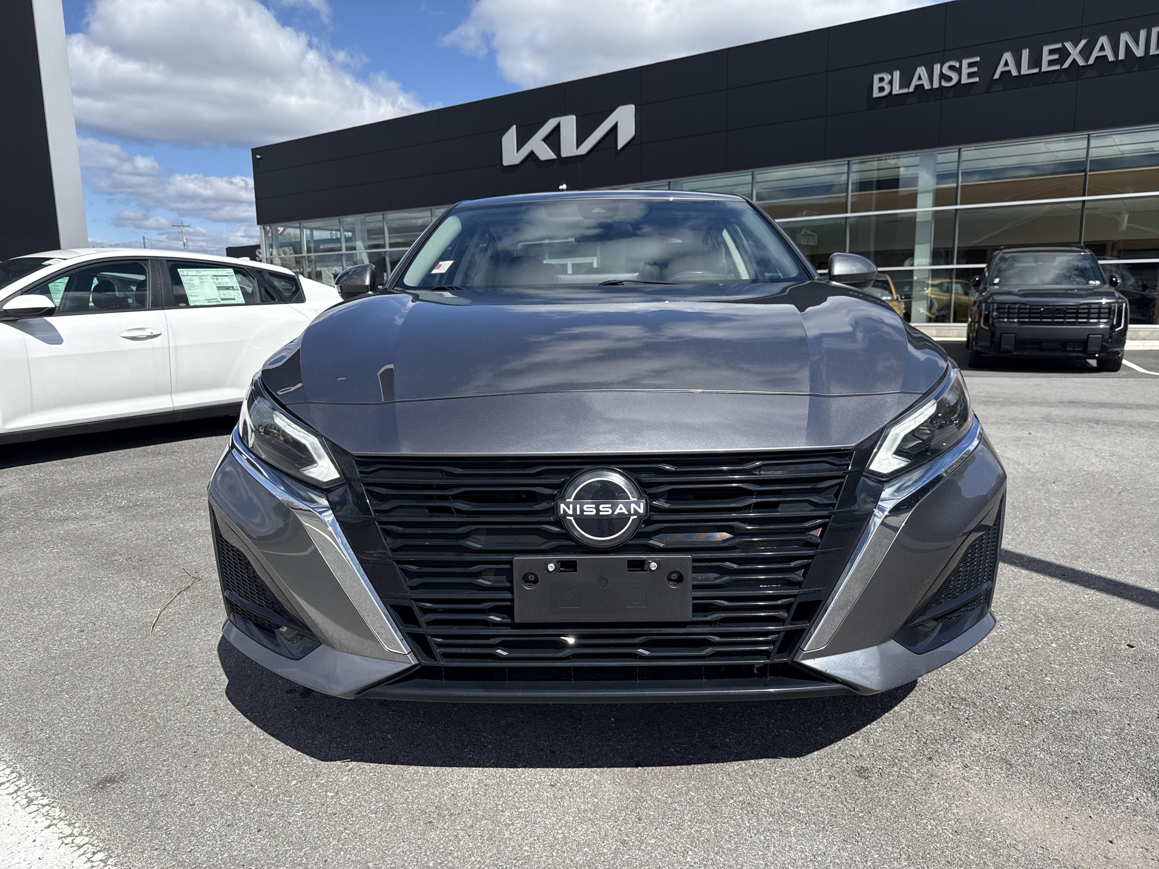 Used 2023 Nissan Altima 2.5 SV w/ SV Premium Package FWD image 9