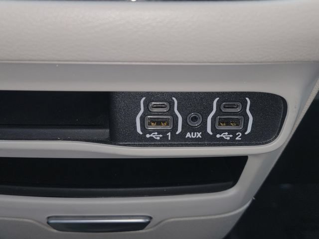 Certified 2024 Chrysler Pacifica Touring-L FWD image 21