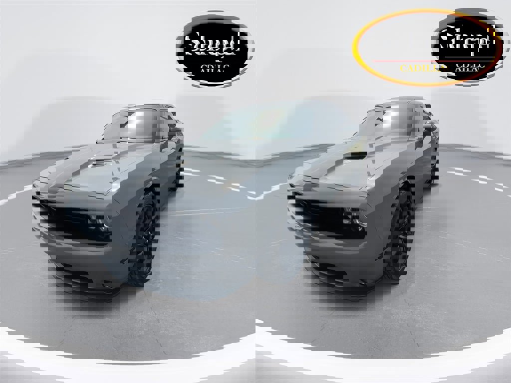 Used 2017 Dodge Challenger SXT w/ Blacktop Package image 4