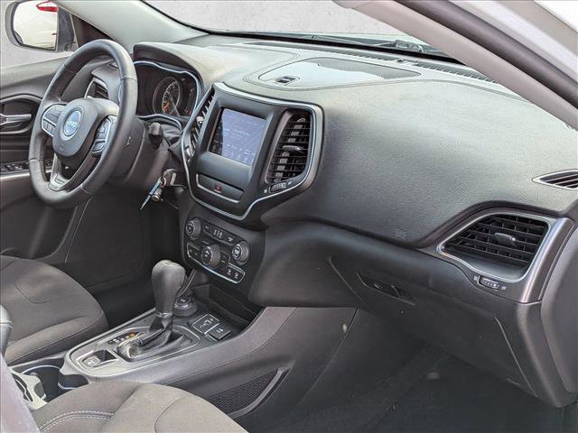 Used 2019 Jeep Cherokee Latitude w/ Cold Weather Group AWD/4WD image 24