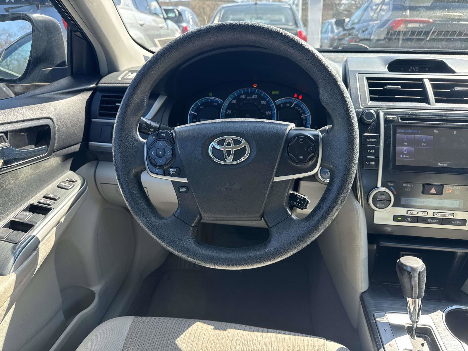 Used 2014 Toyota Camry LE image 11