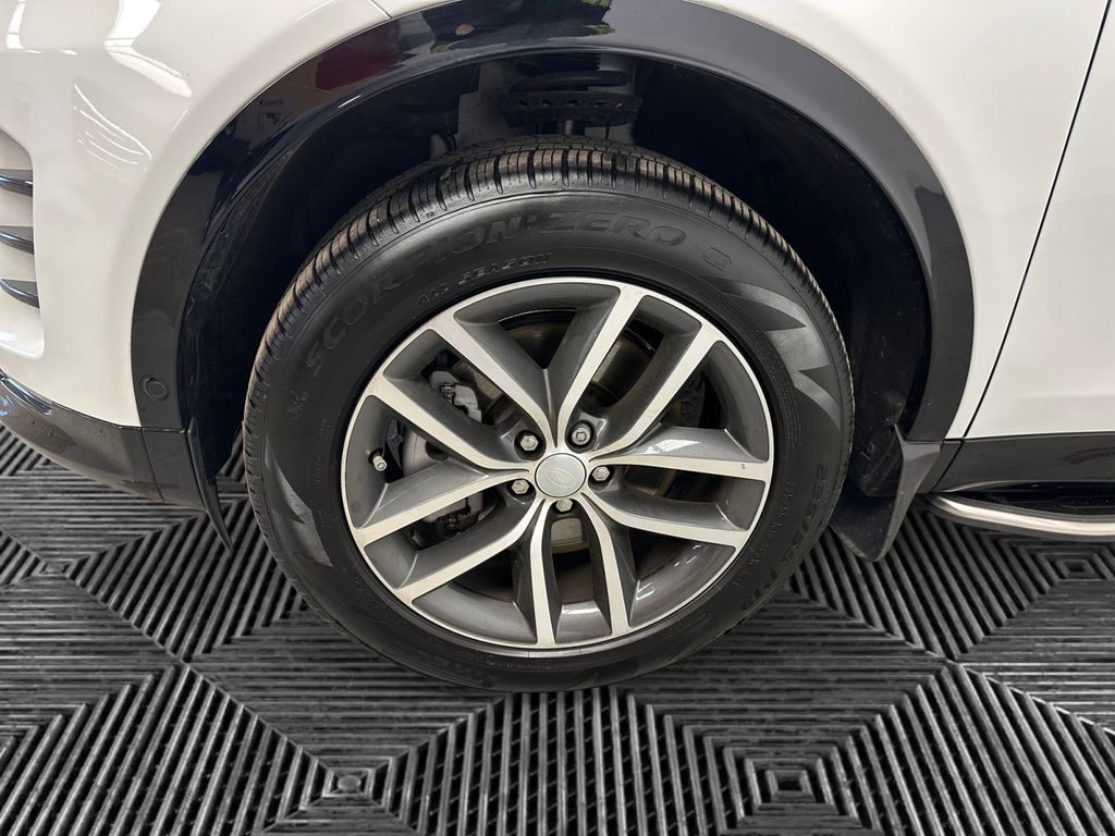 Used 2025 Land Rover Discovery Sport Dynamic SE image 14