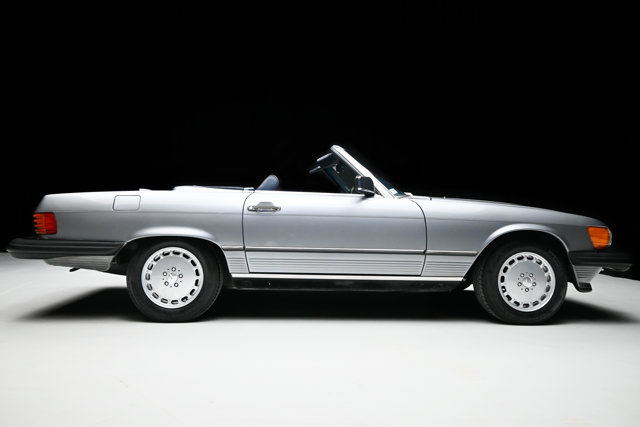 Used 1987 Mercedes-Benz 560 SL image 2
