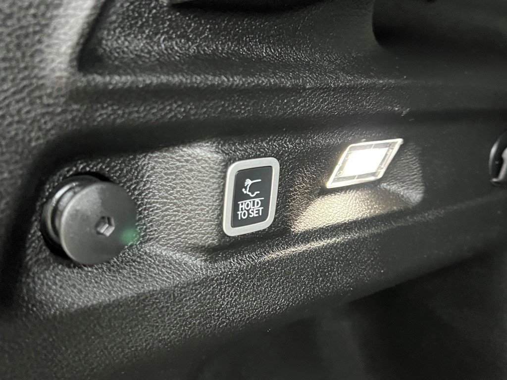 Certified 2024 Jeep Grand Cherokee L Altitude image 10