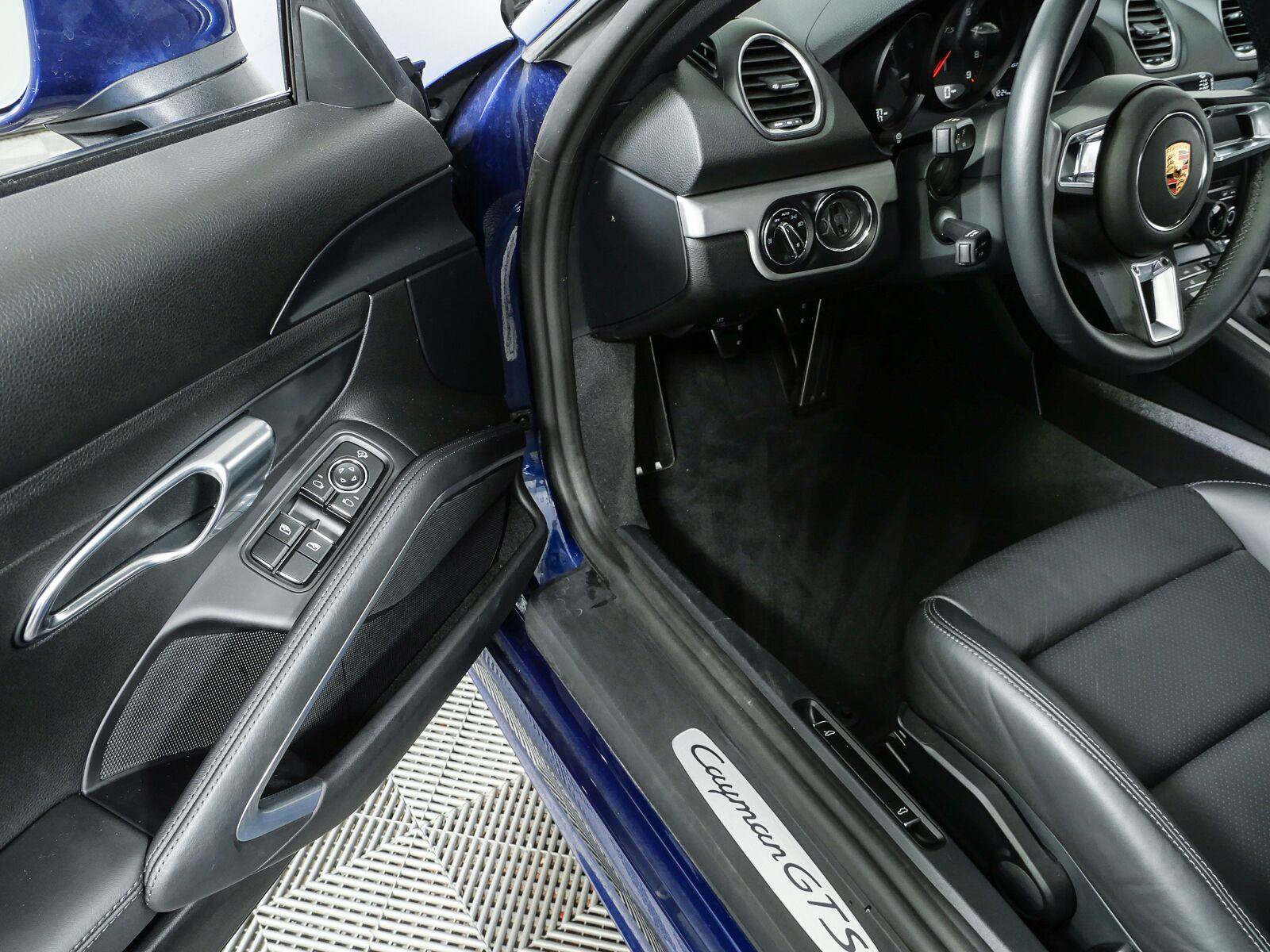 Certified 2024 Porsche 718 Cayman GTS RWD image 8