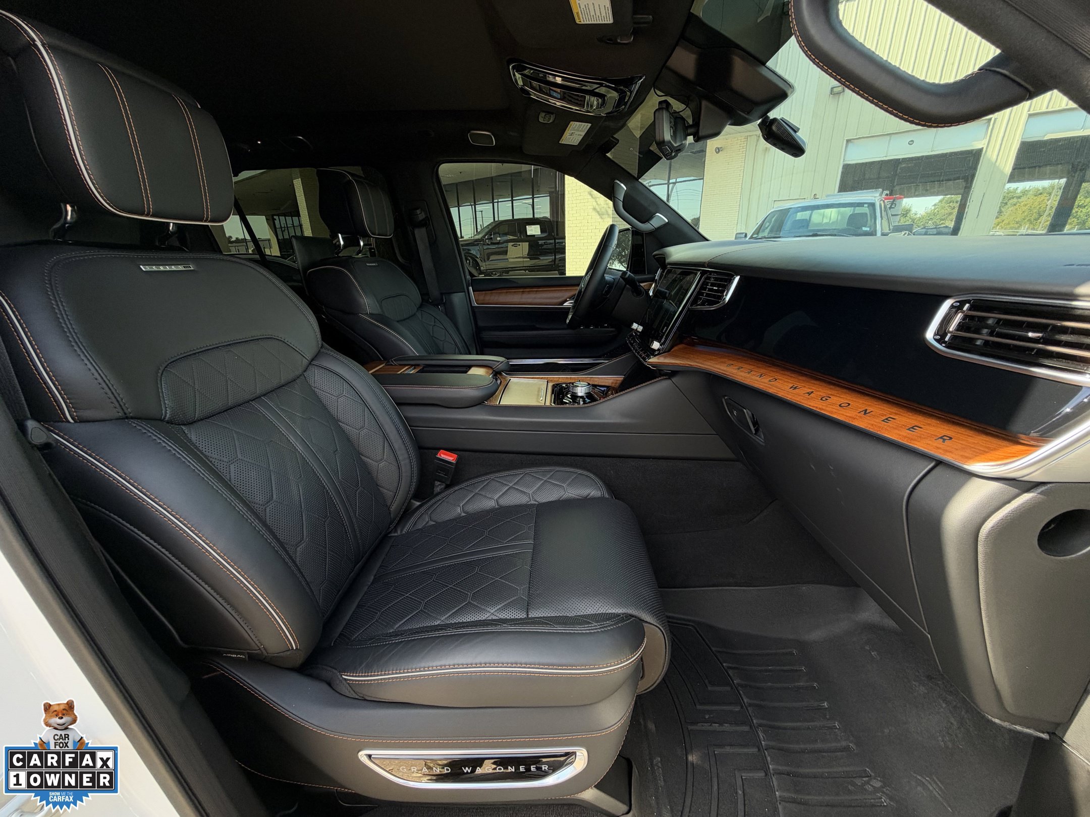 Used 2024 Jeep Grand Wagoneer Series III w/ Rear Seat Video Group 1 AWD/4WD image 32