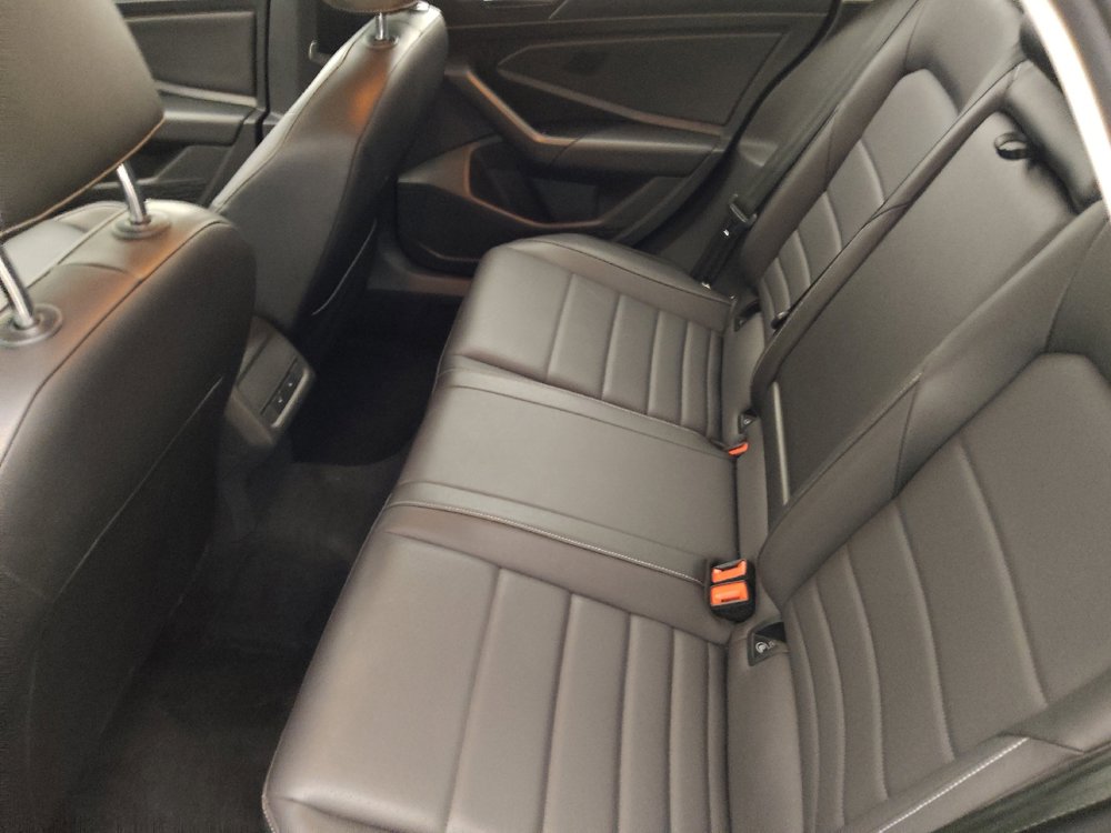Used 2021 Volkswagen Jetta SE w/ SE Cold Weather Package FWD image 18