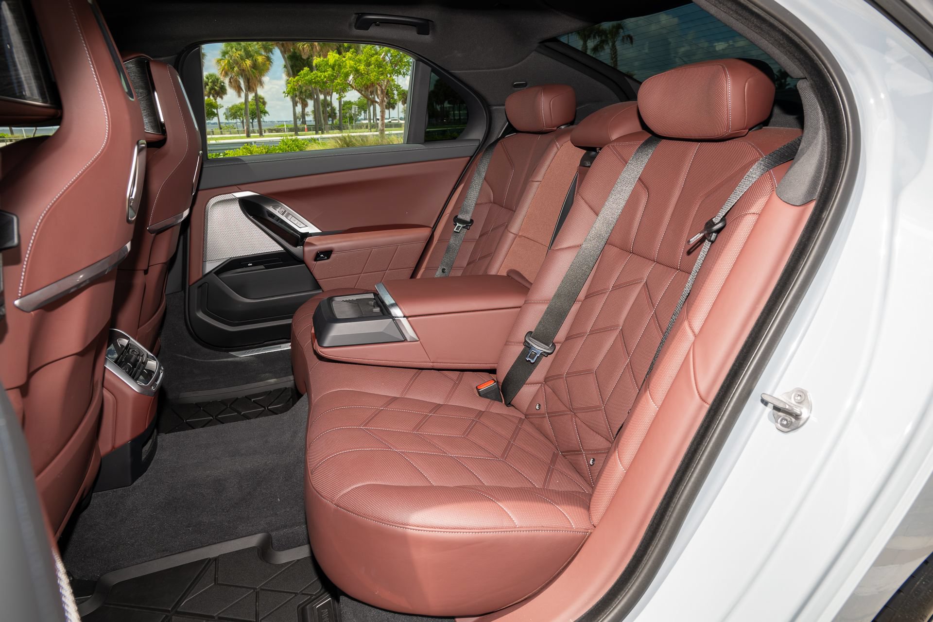 Used 2023 BMW 740i w/ Parking Assistance Package RWD image 21