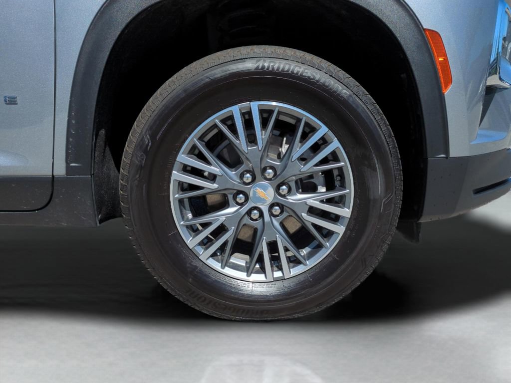 Used 2025 Chevrolet Traverse LT image 10