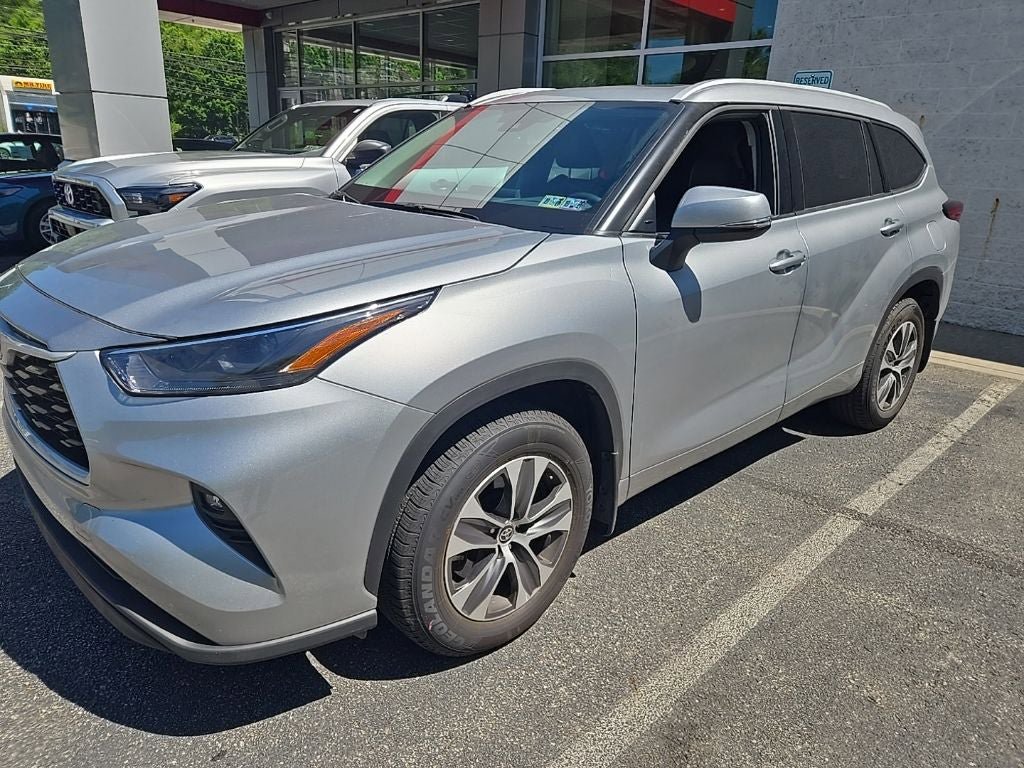 Used 2022 Toyota Highlander XLE