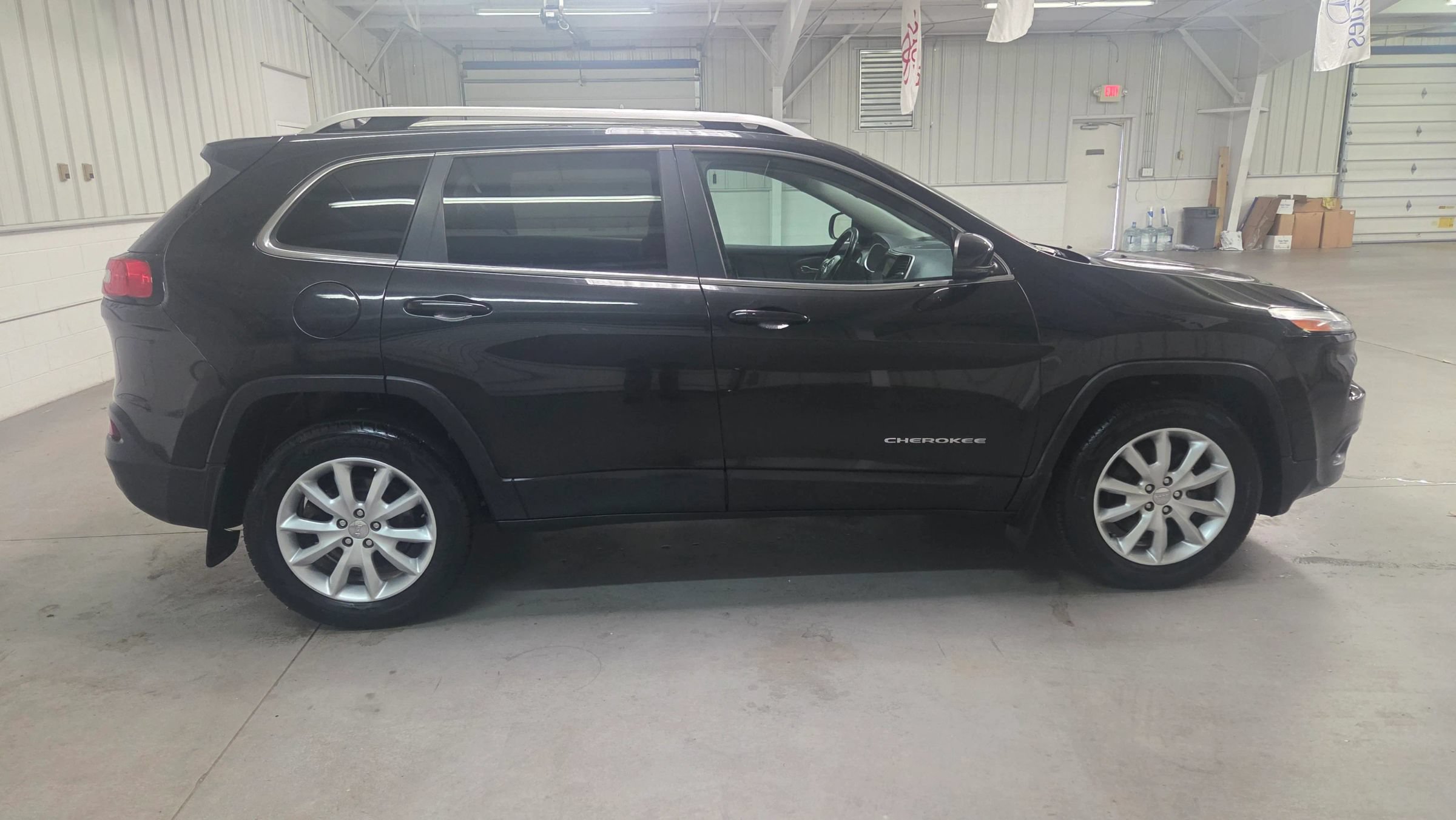 Used 2014 Jeep Cherokee Limited AWD/4WD image 9