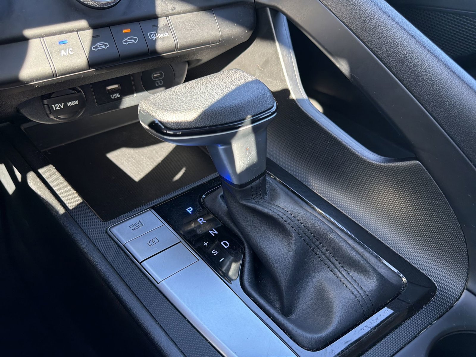 Certified 2024 Hyundai Elantra SE FWD image 22
