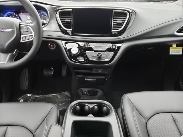 New 2026 Chrysler Pacifica Select image 8