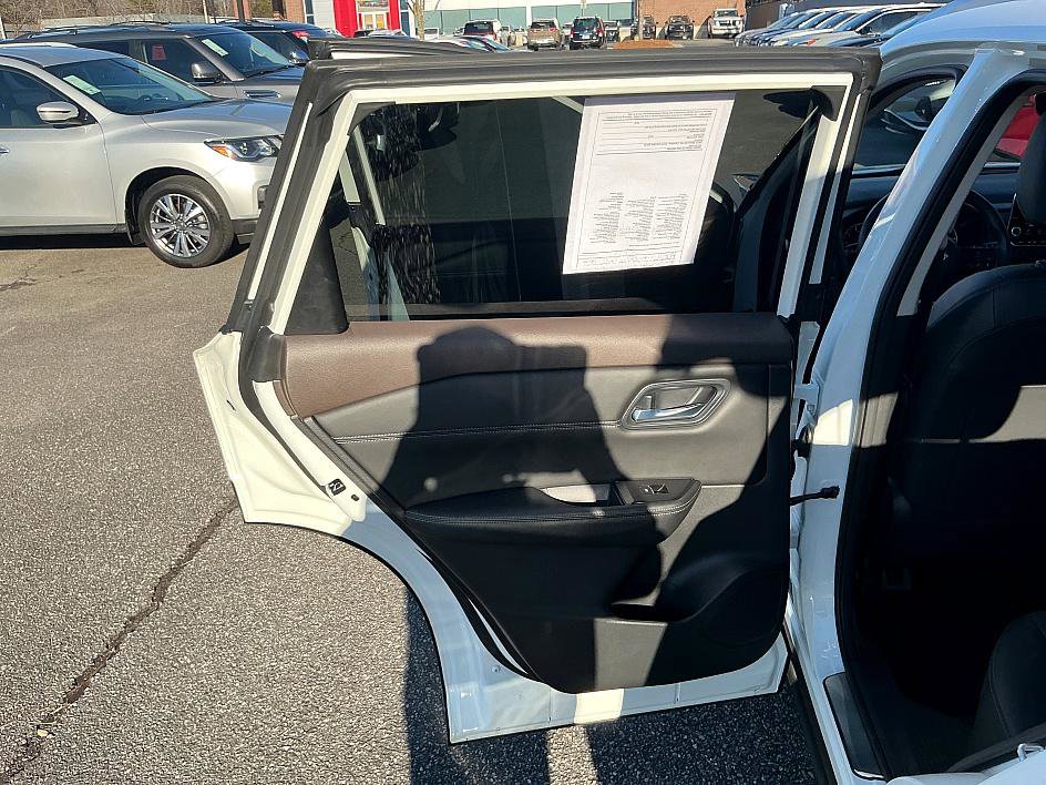 Used 2023 Nissan Rogue SL image 21