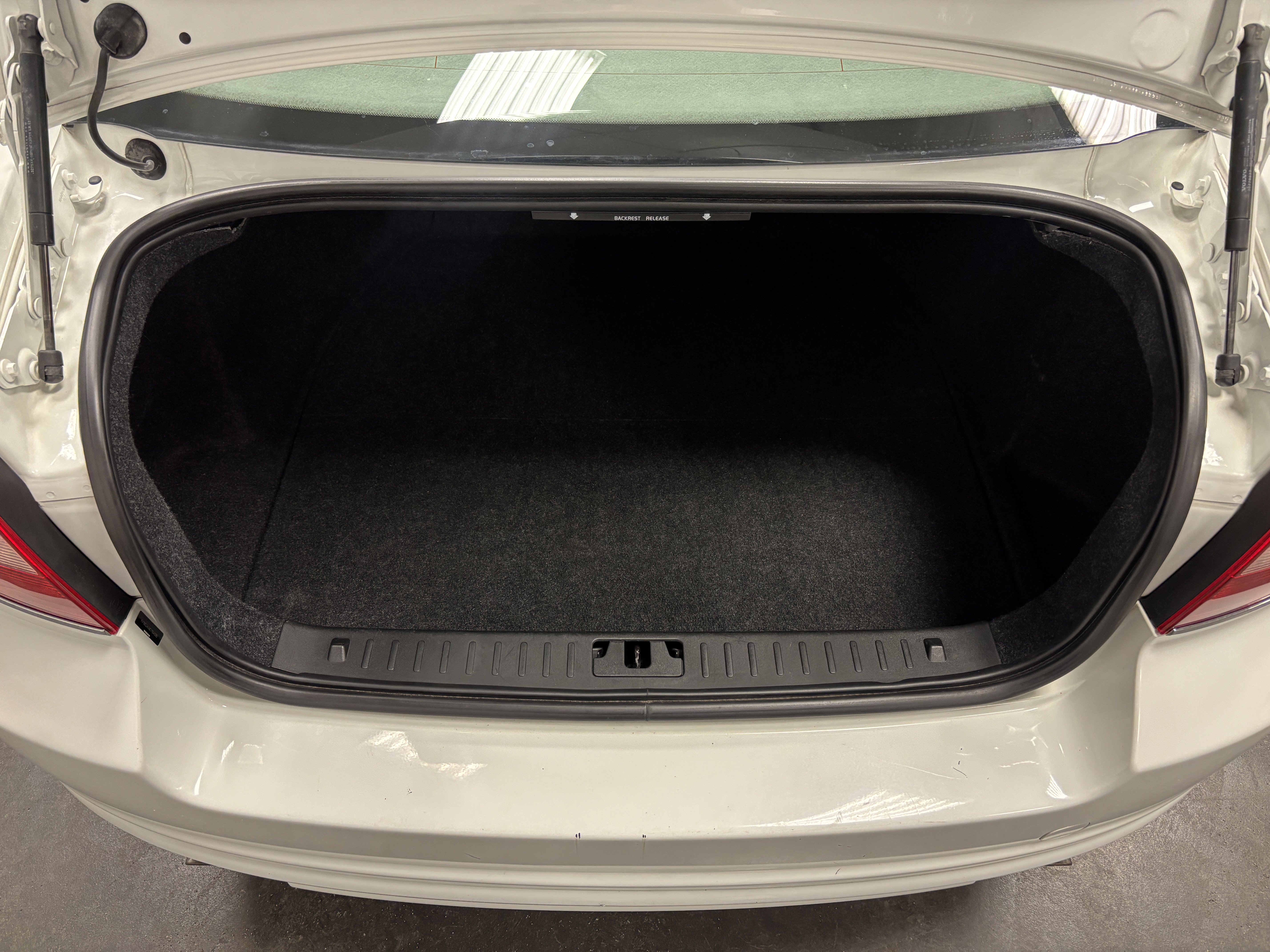 Used 2012 Volvo S80 3.2 image 23