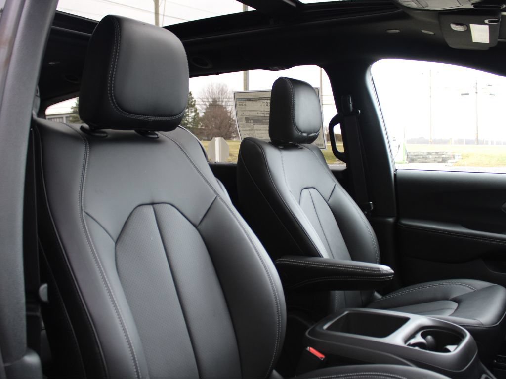 New 2026 Chrysler Pacifica Select AWD/4WD image 26