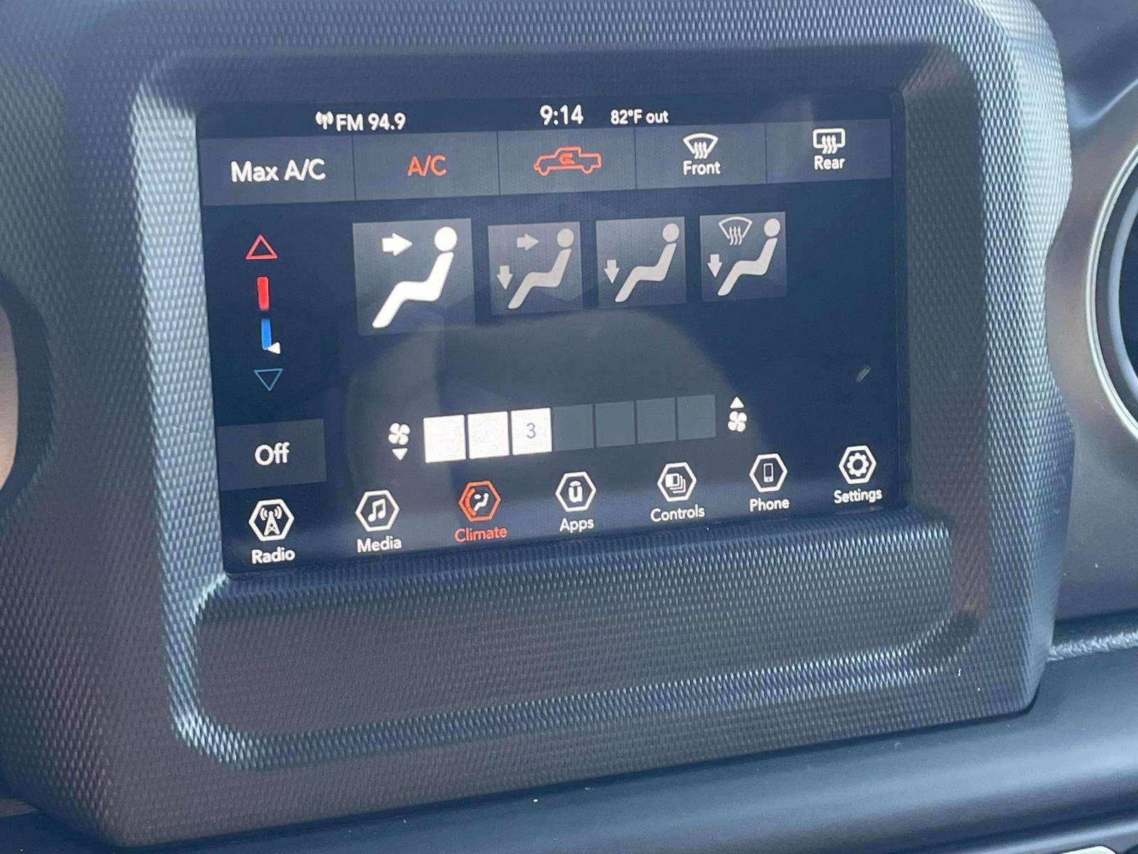 Used 2023 Jeep Gladiator Sport AWD/4WD image 15