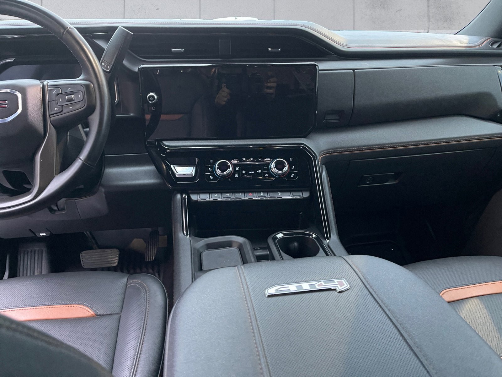 Used 2024 GMC Sierra 2500 AT4 w/ Technology Package AWD/4WD image 11