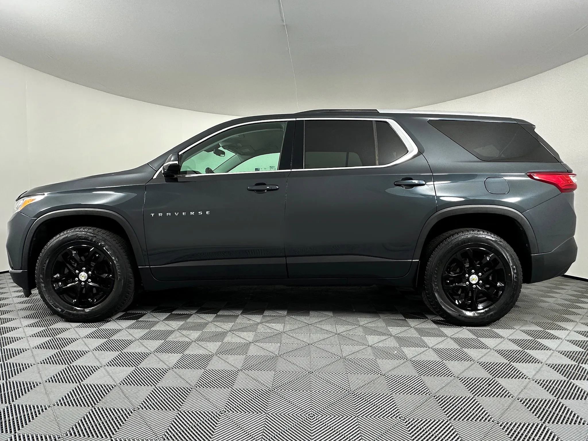 Used 2018 Chevrolet Traverse LT image 14