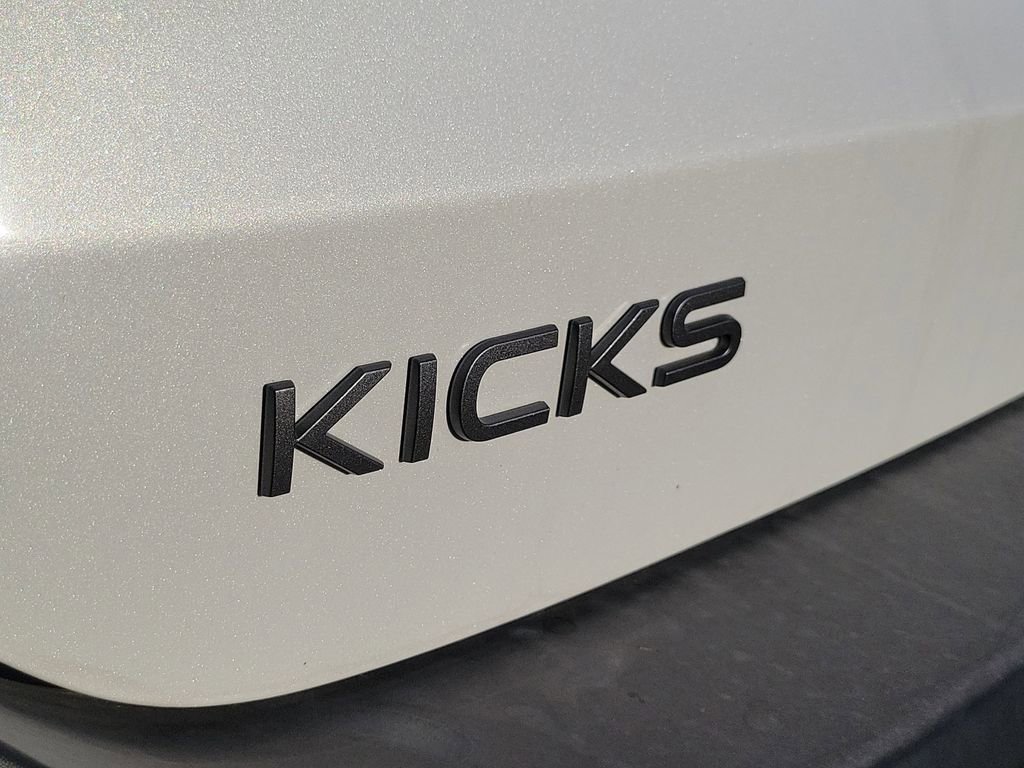 New 2026 Nissan Kicks SR FWD image 16