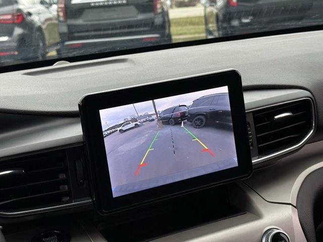 Used 2022 Ford Explorer XLT w/ Equipment Group 202A image 4
