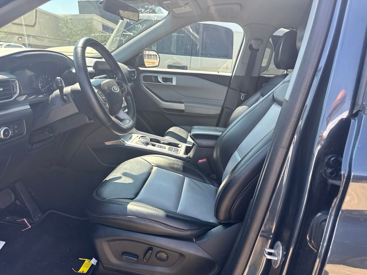 Used 2022 Ford Explorer XLT w/ Equipment Group 202A RWD image 7