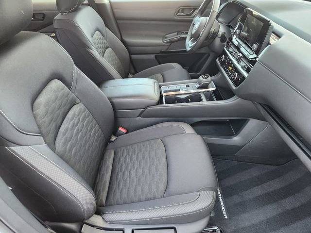 Certified 2025 Nissan Pathfinder SV image 10