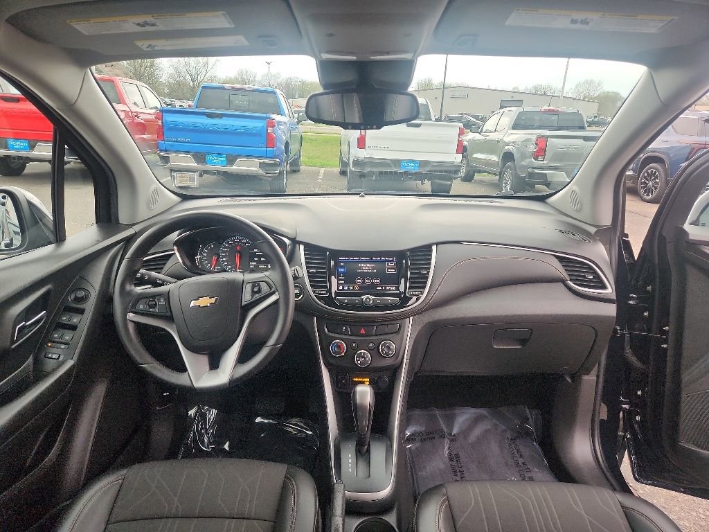 Used 2022 Chevrolet Trax LT w/ LT Convenience Package AWD/4WD image 16