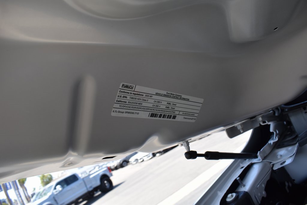 Used 2025 Ford F450 Lariat w/ FX4 Off-Road Package image 39