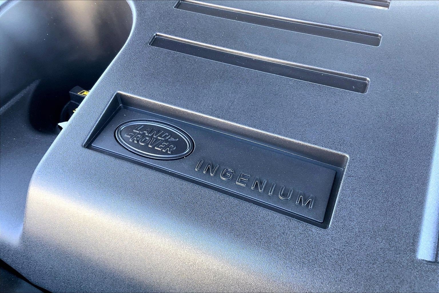 Used 2022 Land Rover Defender 110 X-Dynamic SE image 32