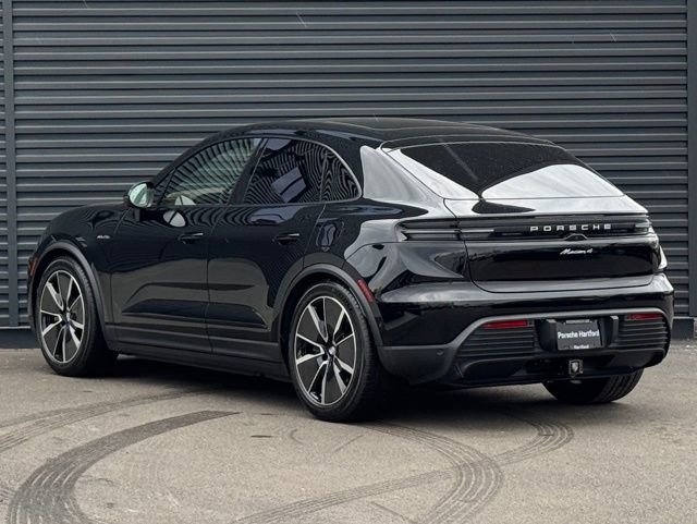 New 2026 Porsche Macan 4 Electric image 3