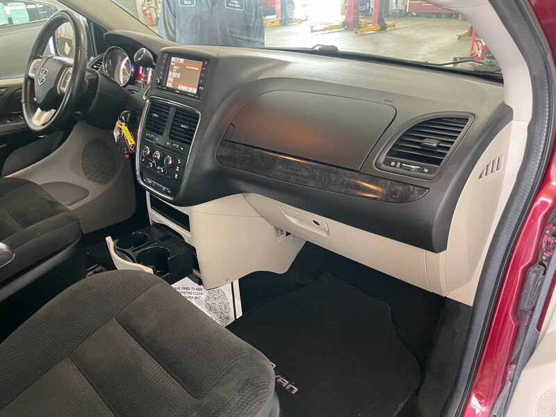 Used 2017 Dodge Grand Caravan SE w/ Power Window Group FWD image 20