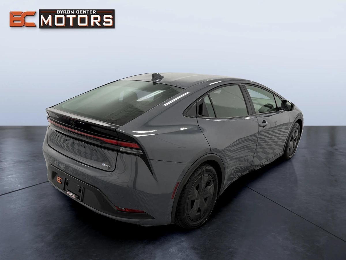 Used 2025 Toyota Prius LE FWD image 6