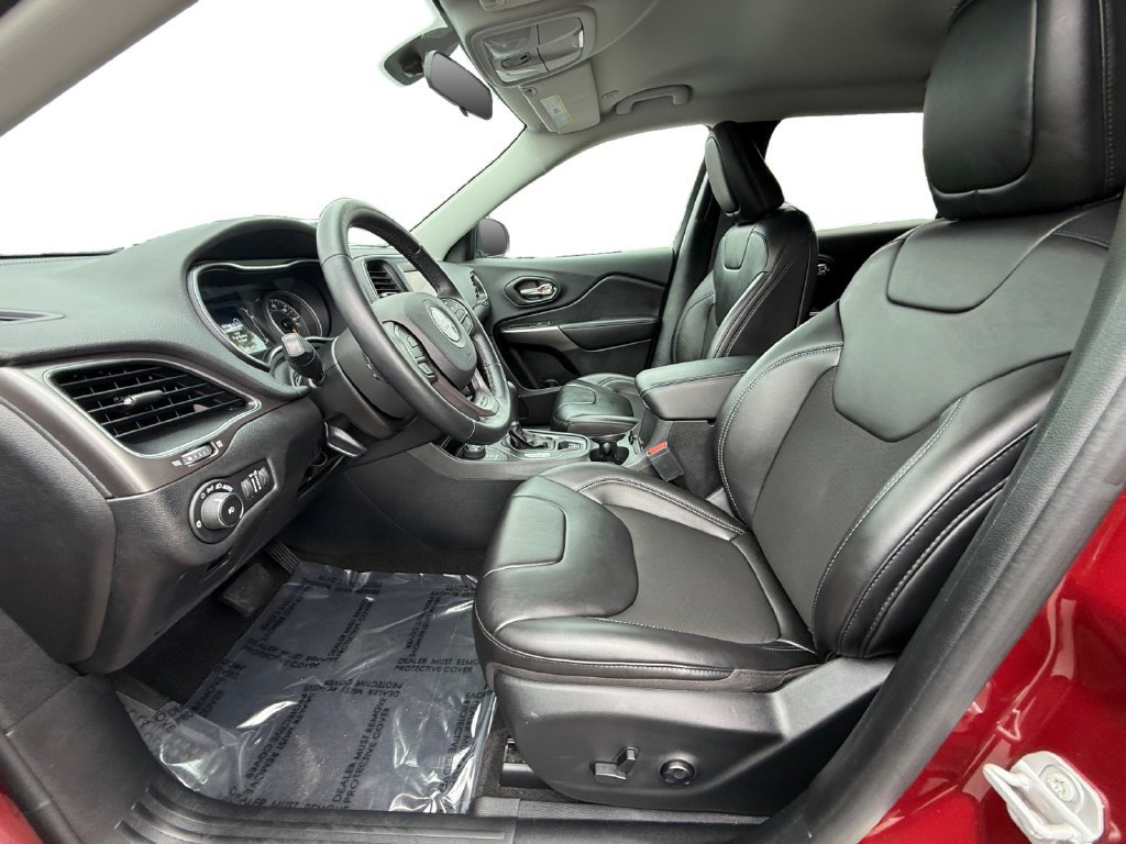 Used 2020 Jeep Cherokee Latitude Plus w/ Cold Weather Group AWD/4WD image 9